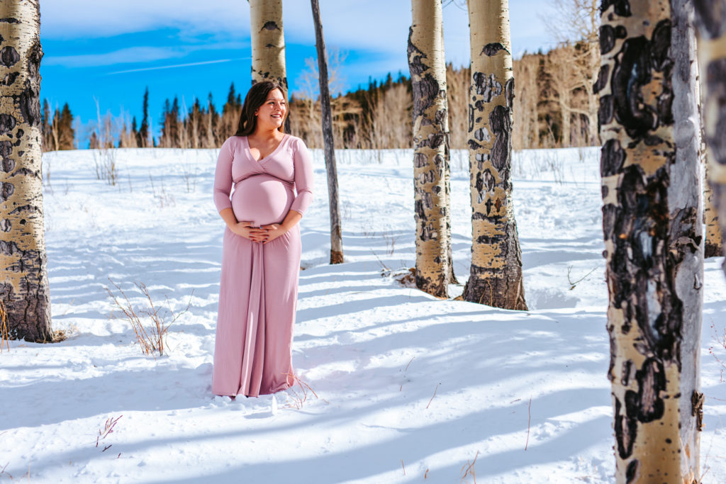 Mama to be among the aspen trees in the mountains of Colorado for maternity session 