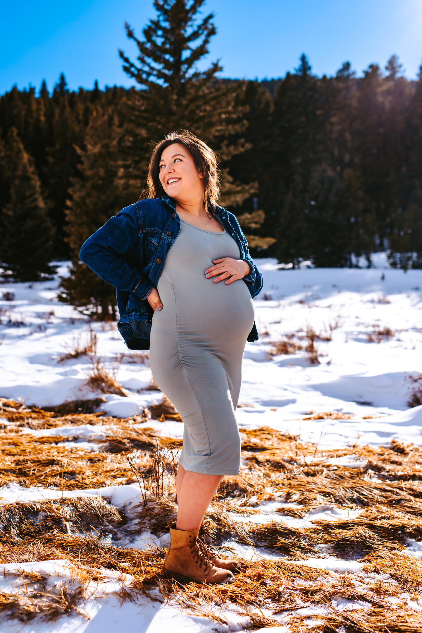 Colorado Family Photographer, Mountain Maternity Session,Mountain Maternity, Snowy Maternity, Colorado Maternity session, Outdoor Maternity Session, Maternity photos, Colorado Photographer, Colorado Maternity Photographer, Photography, Maternity Photography ideas, Portrait Photography, Maternity Guide, maternity photo Inspiration, Colorado Lifestyle photographer, Lifestyle photography, Snowy Photos, Colorado Mountains, 