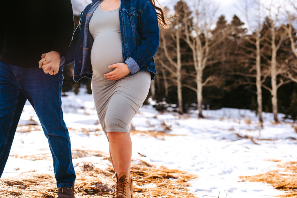 Colorado Family Photographer, Mountain Maternity Session,Mountain Maternity, Snowy Maternity, Colorado Maternity session, Outdoor Maternity Session, Maternity photos, Colorado Photographer, Colorado Maternity Photographer, Photography, Maternity Photography ideas, Portrait Photography, Maternity Guide, maternity photo Inspiration, Colorado Lifestyle photographer, Lifestyle photography, Snowy Photos, Colorado Mountains, 