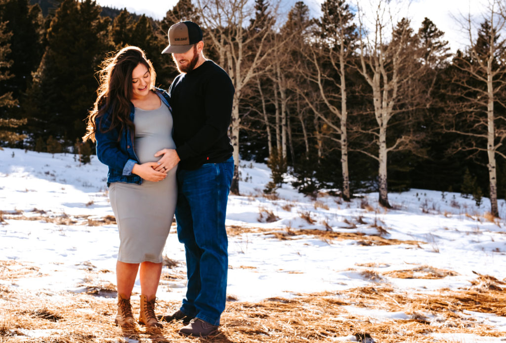 Colorado Family Photographer, Mountain Maternity Session,Mountain Maternity, Snowy Maternity, Colorado Maternity session, Outdoor Maternity Session, Maternity photos, Colorado Photographer, Colorado Maternity Photographer, Photography, Maternity Photography ideas, Portrait Photography, Maternity Guide, maternity photo Inspiration, Colorado Lifestyle photographer, Lifestyle photography, Snowy Photos, Colorado Mountains, 