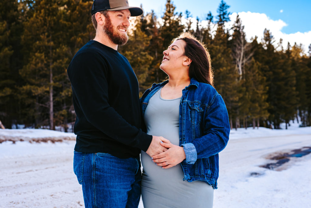 Colorado Family Photographer, Mountain Maternity Session,Mountain Maternity, Snowy Maternity, Colorado Maternity session, Outdoor Maternity Session, Maternity photos, Colorado Photographer, Colorado Maternity Photographer, Photography, Maternity Photography ideas, Portrait Photography, Maternity Guide, maternity photo Inspiration, Colorado Lifestyle photographer, Lifestyle photography, Snowy Photos, Colorado Mountains, 