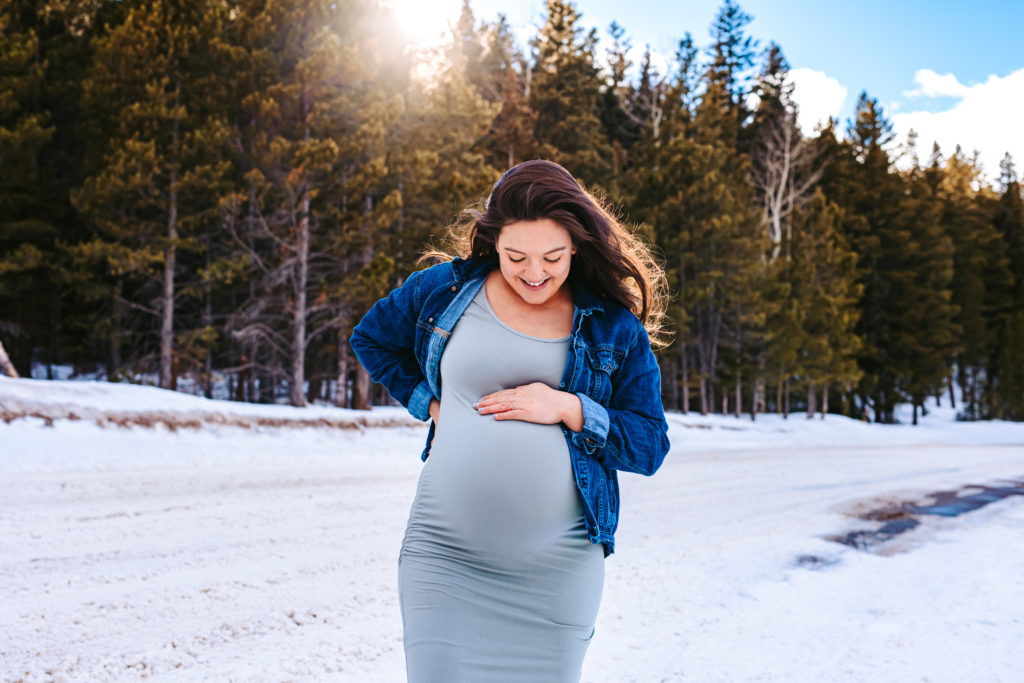 Colorado Family Photographer, Mountain Maternity Session,Mountain Maternity, Snowy Maternity, Colorado Maternity session, Outdoor Maternity Session, Maternity photos, Colorado Photographer, Colorado Maternity Photographer, Photography, Maternity Photography ideas, Portrait Photography, Maternity Guide, maternity photo Inspiration, Colorado Lifestyle photographer, Lifestyle photography, Snowy Photos, Colorado Mountains, 