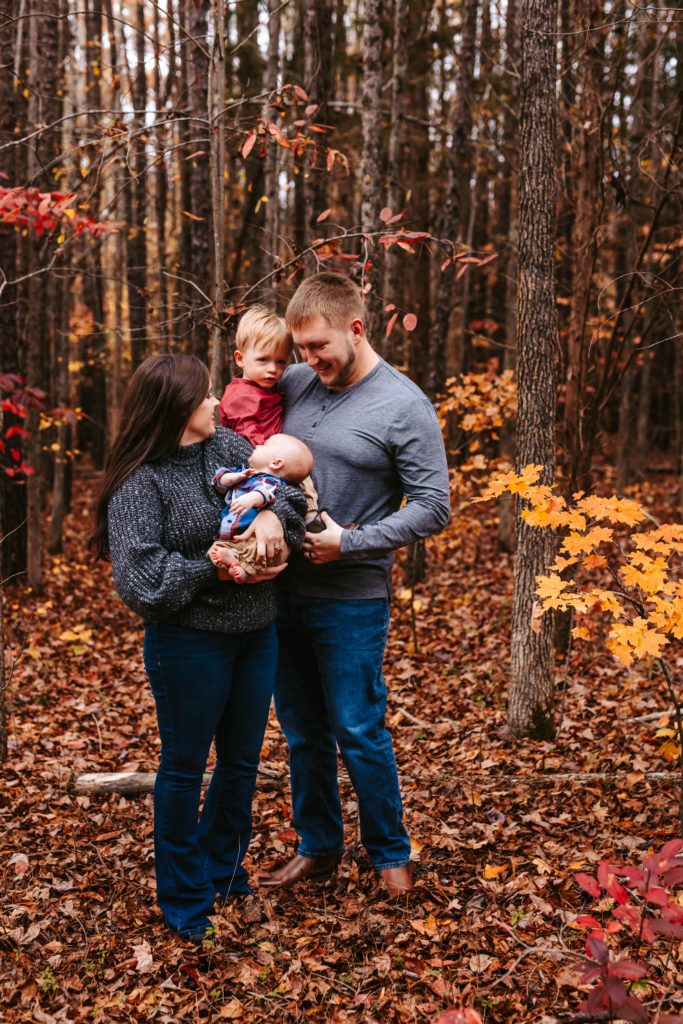 North Carolina Family Photographer, Fall Family Photos, Forest Family photos, Fall Family,  North Carolina Family session, Outdoor Family Session, Family photos, North Carolina Photographer, North Carolina Family Photographer, Photography, Family Photography ideas, Portrait Photography, Family photos Guide, Family photo Inspiration, North Carolina Lifestyle photographer, Lifestyle photography, Fall Photos, North Carolina Forest, Forest, Photos in the woods, Photographer in the south 