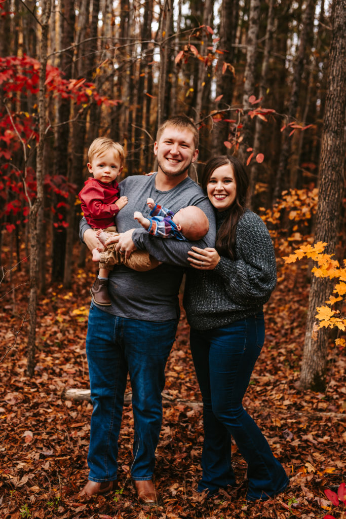 North Carolina Family Photographer, Fall Family Photos, Forest Family photos, Fall Family,  North Carolina Family session, Outdoor Family Session, Family photos, North Carolina Photographer, North Carolina Family Photographer, Photography, Family Photography ideas, Portrait Photography, Family photos Guide, Family photo Inspiration, North Carolina Lifestyle photographer, Lifestyle photography, Fall Photos, North Carolina Forest, Forest, Photos in the woods, Photographer in the south 