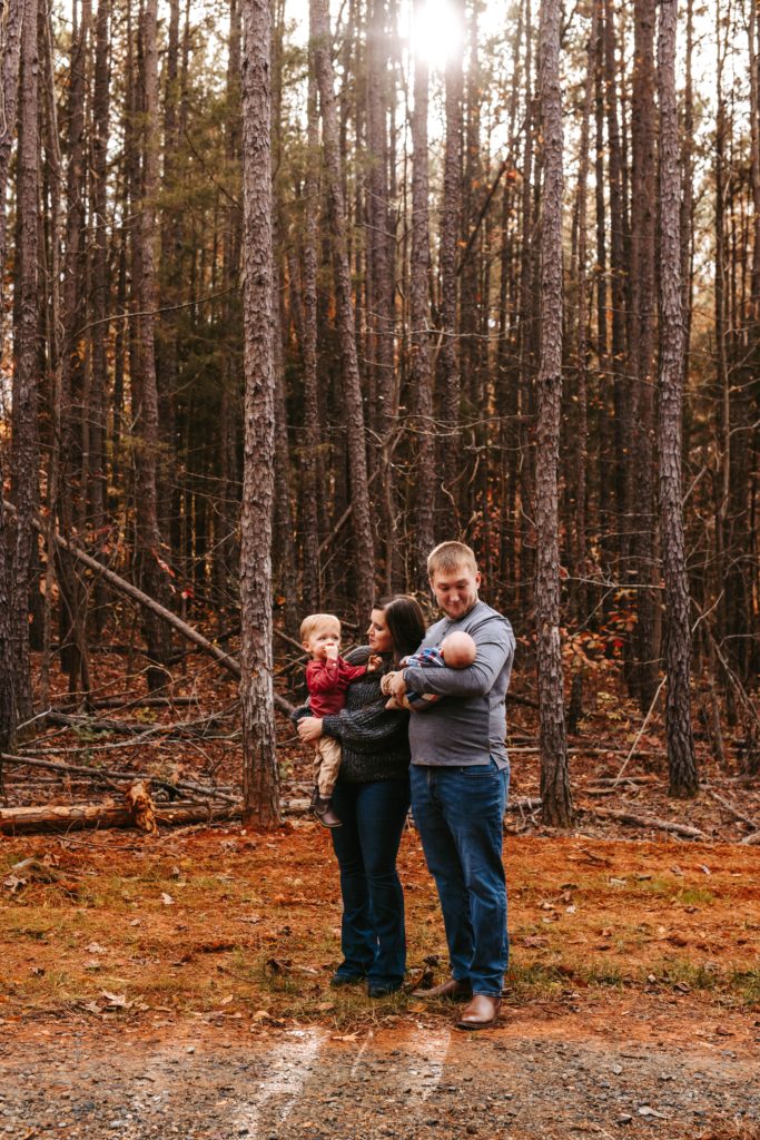 North Carolina Family Photographer, Fall Family Photos, Forest Family photos, Fall Family,  North Carolina Family session, Outdoor Family Session, Family photos, North Carolina Photographer, North Carolina Family Photographer, Photography, Family Photography ideas, Portrait Photography, Family photos Guide, Family photo Inspiration, North Carolina Lifestyle photographer, Lifestyle photography, Fall Photos, North Carolina Forest, Forest, Photos in the woods, Photographer in the south 