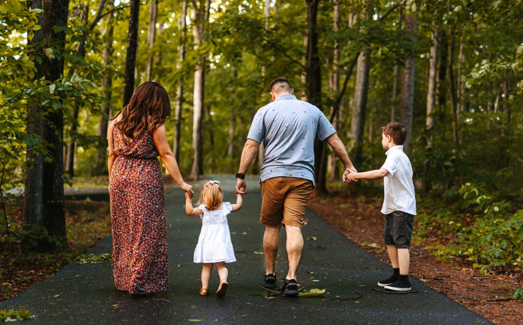 North Carolina Photographer, North Carolina Family Photographer, North Carolina, Family Photos, Family Photo ideas, summer family photos, North Carolina Summer Time, Summer time photo ideas, North Carolina Lifestyle Photographer, Family Photography, Summer photo ideas, Lake photo ideas, Lake Family Photos, Lake norman 