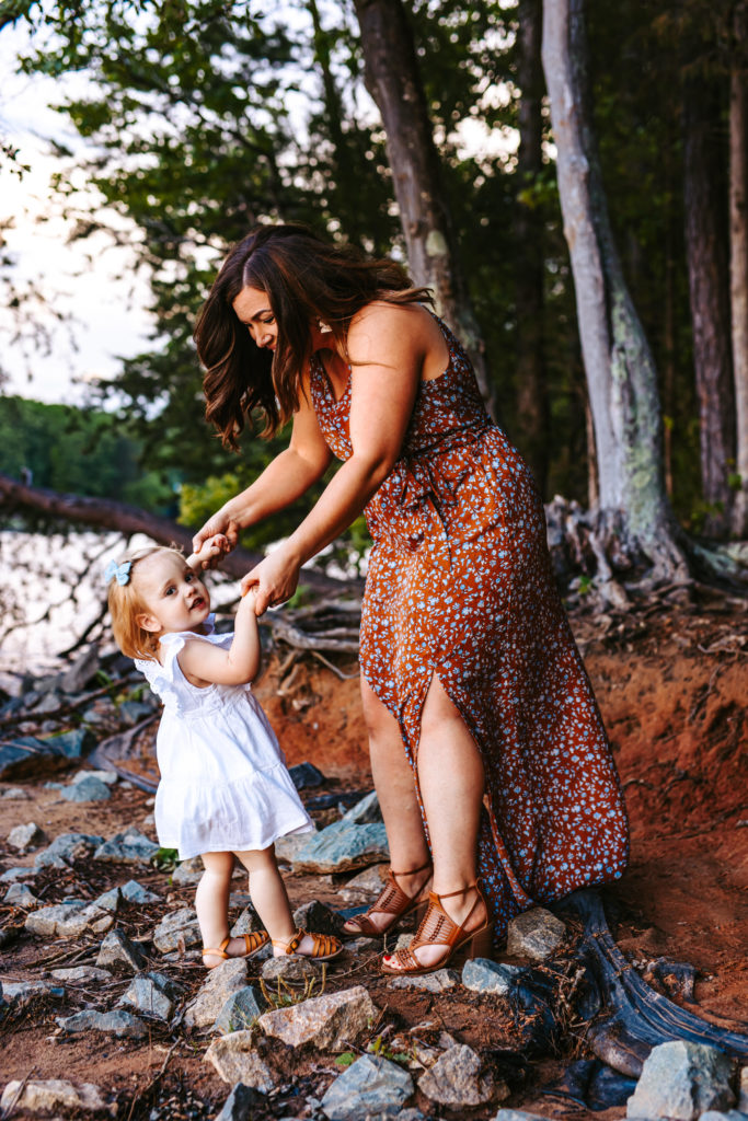 North Carolina Photographer, North Carolina Family Photographer, North Carolina, Family Photos, Family Photo ideas, summer family photos, North Carolina Summer Time, Summer time photo ideas, North Carolina Lifestyle Photographer, Family Photography, Summer photo ideas, Lake photo ideas, Lake Family Photos, Lake norman 