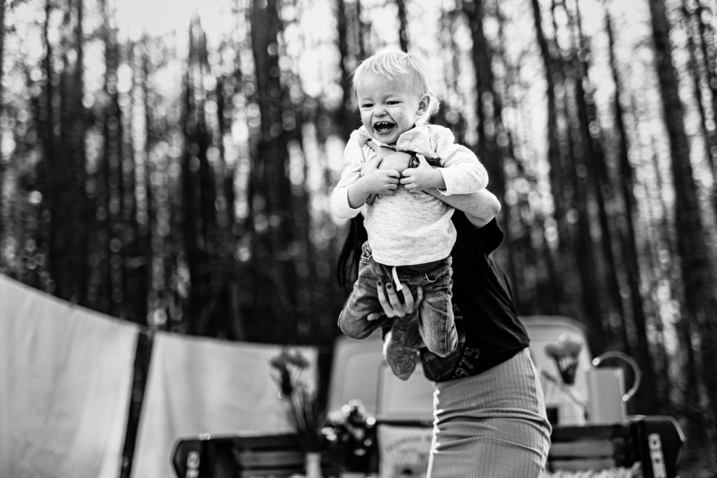 Spring Mini's, Motherhood Mini's, Timeless Clothesline Mini's, Old Vintage Truck Mini's, North Carolina Spring Mini Sessions, North Carolina Photographer, North Carolina Mini session, Old Truck Mini Sessions, Motherhood Sessions, Springs, Vintage Truck, Retro, Spring time, Spring photography, Lexington North carolina Photographer, Rentable old Truck 